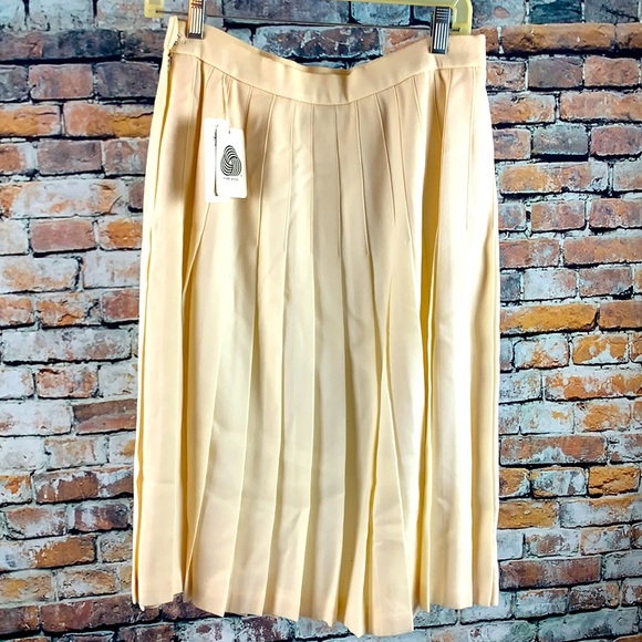 Evan Picone Dresses & Skirts - Evan Picone VTG cream pleated wool skirt size 12